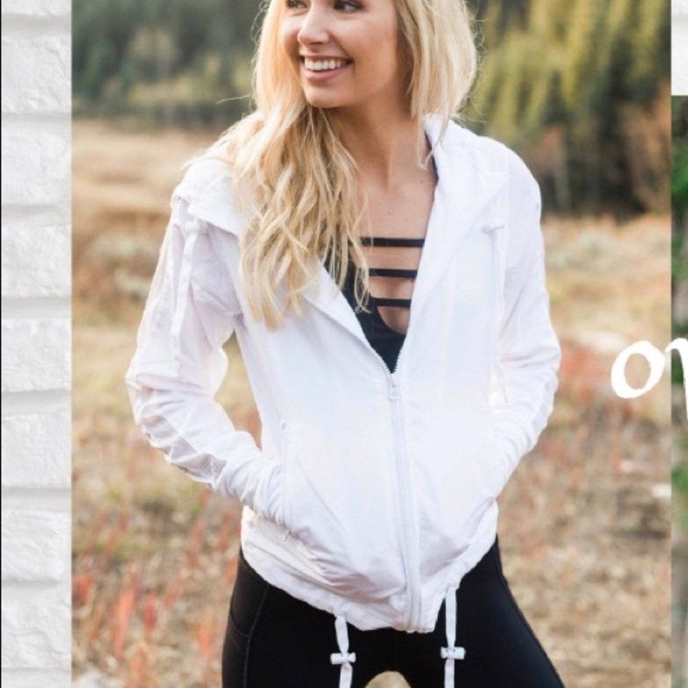 ❗️SOLD❗️ZYIA White Bomber Jacket Medium NWT
